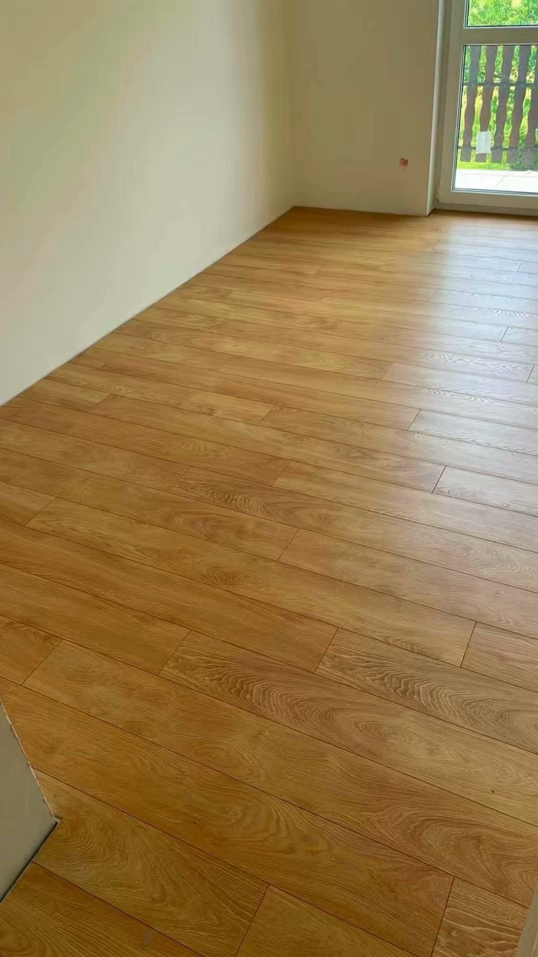 Salon ExpertRoom Drzwi, Podłogi, Ściany i Listwy